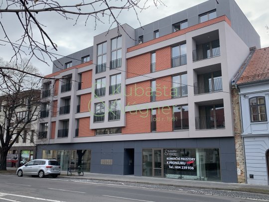 Nadstandartní komerční prostory v centru Chrudimi - 132 m2